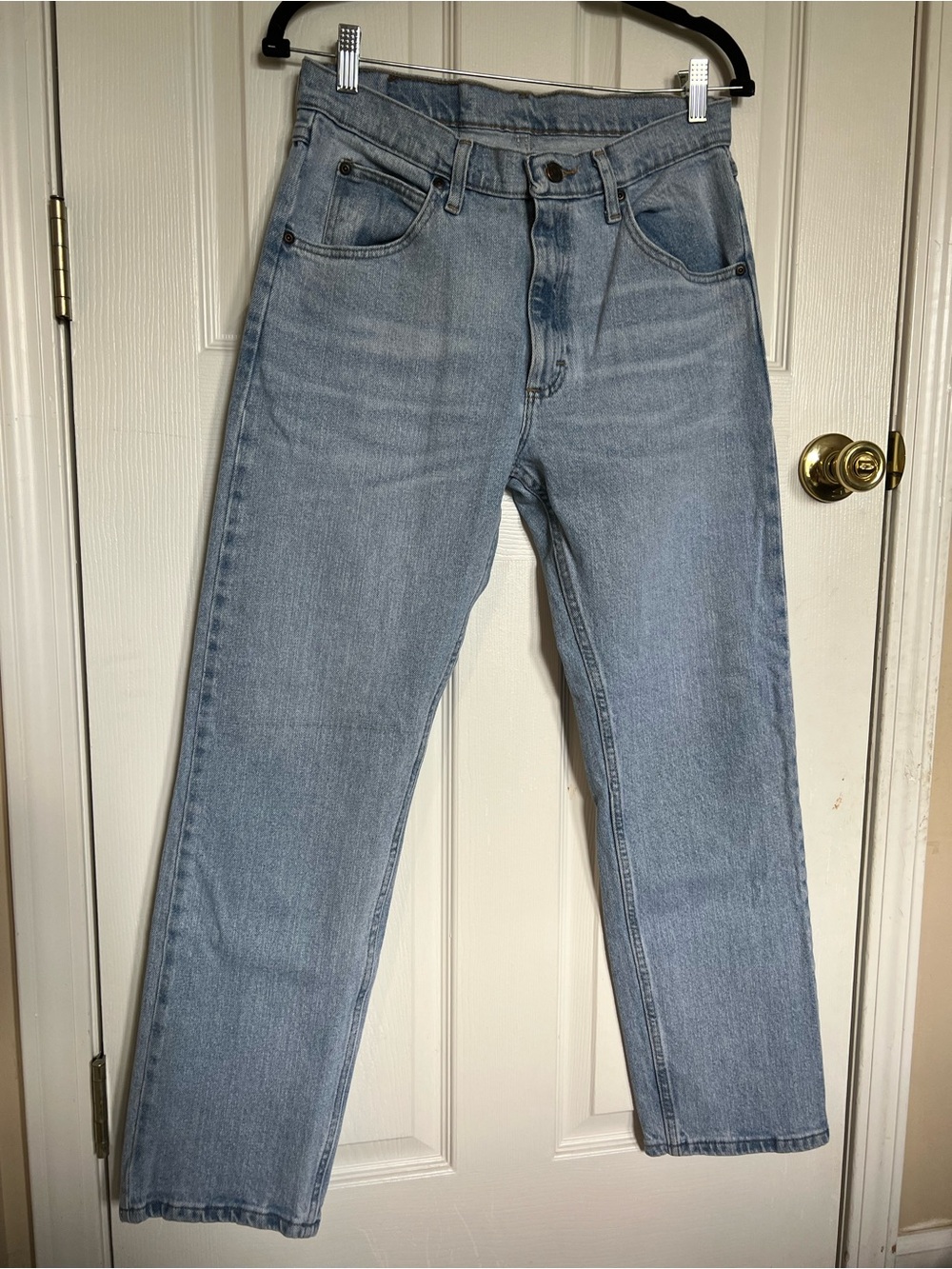 Men’s Wrangler Straight Leg Light Wash Blue Jean Size 31x30